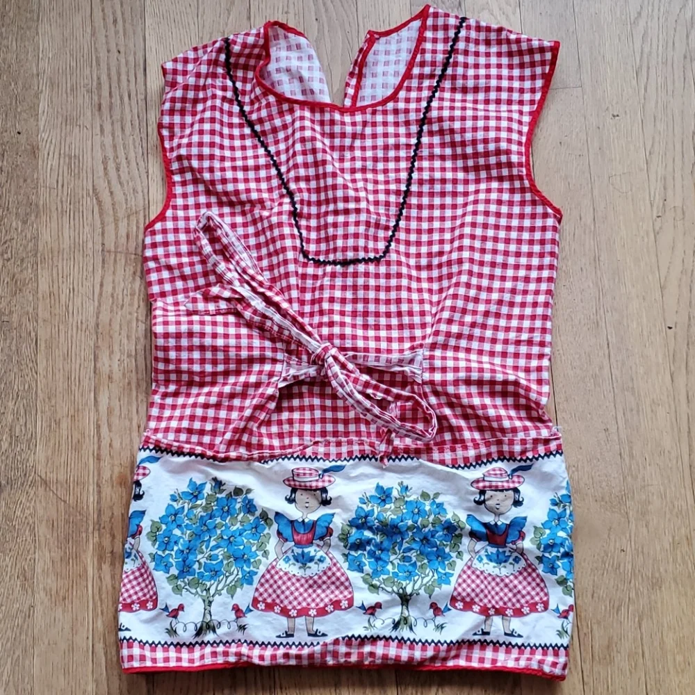 Vintage handmade smock apron with pockets